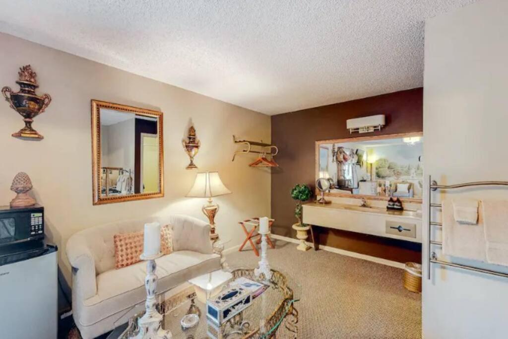 Jacuzzi Suite 206 At Tradewinds Eureka Springs Exteriér fotografie